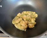 A picture of step 3 of Garlic Chicken Pasta with Butter.