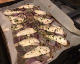 Une image de l'étape 7 de Filets de grondin aux oignons rouges, ananas, gingembre et herbes aromatiques.