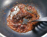 รูปขั้นตอนการทำที่ 5 ของ ผัดหอยลายน้ำพริกเผา (Thai Fried Clams with Roasted Chilli Paste)