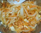 Foto del paso 2 de la receta: Pejerrey sazonado, en crema de ajo, ensalada cebolla y zanahoria