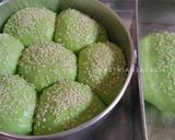 Foto langkah ke 4 dari resep Roti Pandan Isi Cokelat (Eggless 1x proofing).