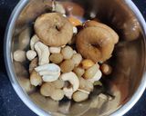 A picture of step 2 of Anjeer alomnd cashew milkshake(fig dryfruits milkshake).