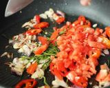 Foto langkah ke 5 dari resep Tom Yum Spaghetti Devina Hermawan.
