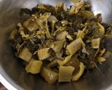 Foto langkah ke 1 dari resep Oseng Sayur Asin.