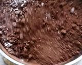 Gambar langkah 4 resipi Moist Chocolate Cupcake.