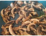 Une image de l'étape 2 de Tarte fine champignons oignons rouges.