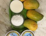 A picture of step 1 of Alphonso mango Mastani.