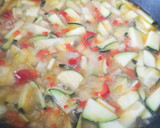 Foto del paso 3 de la receta: Rigatoni con Salsa de tomate, calabacín y atún