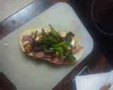 Foto del paso 4 de la receta: Bocadillo de lacón, queso fresco y pimiento verde frito