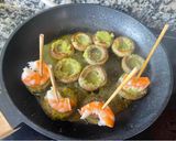 Foto del paso 2 de la receta: Pincho de Champis con langostinos y pan