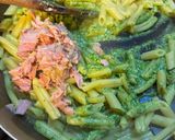 Foto del passaggio 4 della ricetta Penne al pesto di rucola e tonno