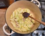A picture of step 3 of Creamy courgette pasta.