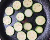Foto del paso 1 de la receta: Ensalada de pasta y calabacitas