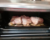 Foto del paso 4 de la receta: Pollo  marinado con salsa Worcester en cama de berenjenas