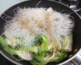 A picture of step 5 of Stir-Fried Glass Noodles with Vegetables and Beef.