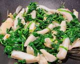 Hình bước làm 2 của món Mực Nang (Mực Mai) Xào Cải Bó Xôi