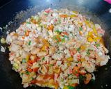 Foto del paso 3 de la receta: Tostadas de mariscada