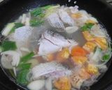 Foto langkah ke 4 dari resep Sup Ikan Kemangi.