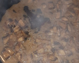 Foto del paso 6 de la receta: Muslos de pollo con salsa de champiñones