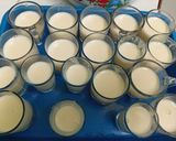 Foto langkah ke 3 dari resep Strawberry Cheese Pudding.