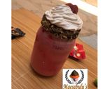 A picture of step 4 of Strawberry milkshake.
