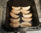 Foto del paso 4 de la receta: Lomos de merluza con salsa de almendra y Gyozas de pollo