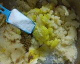 A picture of step 3 of Inside-Out Pav Vada.