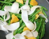 Hình bước làm 2 của món Đậu Cô Ve Xào Dứa (Thơm)