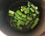 A picture of step 1 of Dahi Bhindi.
