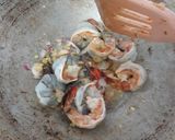 Foto langkah ke 3 dari resep Udang saus mentega.