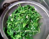 Foto langkah ke 3 dari resep Korean Sesame Garlic Spinach.