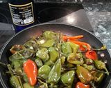 Foto del paso 2 de la receta: Pimientos del padrón al vino blanco