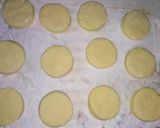 A picture of step 3 of Donuts bun with mango curd filling.