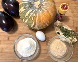 Foto del passaggio 1 della ricetta Zucca panata alle erbe e cotolette di melanzane