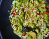 Foto langkah ke 7 dari resep Tumis Pare Teri Medan.