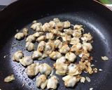 A picture of step 2 of Vietnamese Clam Soup with Spinach .