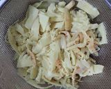 A picture of step 1 of Stir-fried Beef with Fresh Bamboo Shoots.