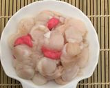 A picture of step 2 of Stir-fried Scallops with Lemongrass and Chili.