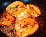 A picture of step 5 of Vietnamese Braised Fish Cooked in a Clay Pot.