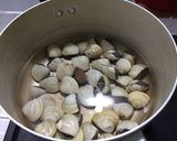 A picture of step 1 of Vietnamese Clam Soup with Spinach .