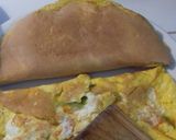 Foto del paso 4 de la receta: Omelette de flor de calabaza en salsa verde. 😊