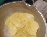 Foto langkah ke 1 dari resep Salted egg potato chips with cheese.