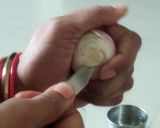 A picture of step 4 of Vinegar onion sirke wale pyaz.