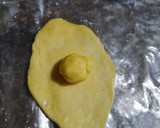 Foto langkah ke 6 dari resep Bakpia Basah Kacang Hijau (Panggang di Teflon).