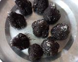 A picture of step 4 of Coconut, dry fruits and chocolate modak.