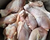 Foto langkah ke 1 dari resep Ayam Ungkep Goreng Srundeng Bawang.