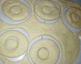 A picture of step 3 of Plain doughnut.