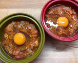 Foto del paso 2 de la receta: Cazuelitas de tomate y huevo gratinadas