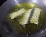 A picture of step 3 of Crunchy Papad Roll.