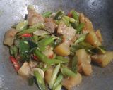 Foto langkah ke 3 dari resep Oseng kikil sapi buncis.